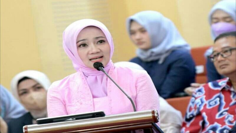 Atalia Raih Gelar Doktor Ilmu Komunikasi dengan Predikat "Cum Laude"