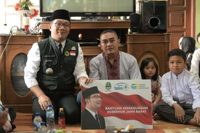 Ridwan Kamil Melayat ke Rumah Duka Amira Korban hanyut di Curug Kembar Bogor