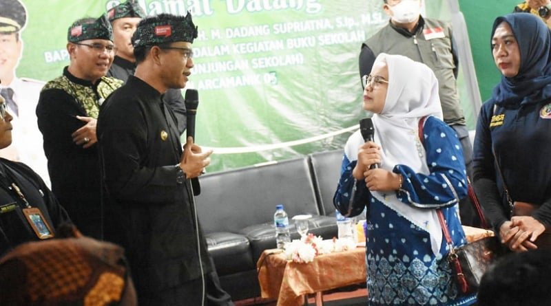 Kunjungi Desa Mekarmanik, Bupati Bandung Ungkap Sudah 50 Mahasiswa Menerima Program Besti