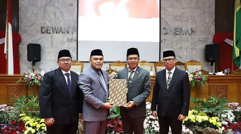 Bupati Bandung Sampaikan Propemperda Tahun 2023 ke DPRD untuk Dibahas