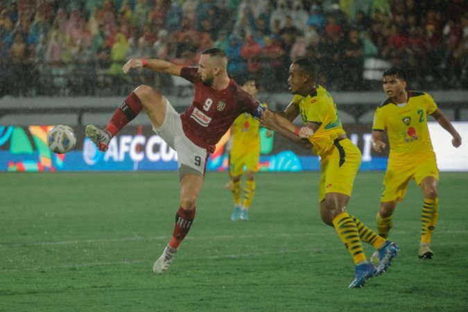 CATATAN SEPAK BOLA | Suara Hati Spaso dan Kompetisi Liga