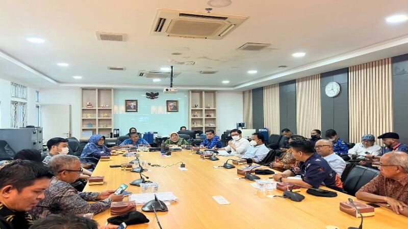 Komisi B Terima Aspirasi dari Forum Pedagang Pasar Baru Trade Center