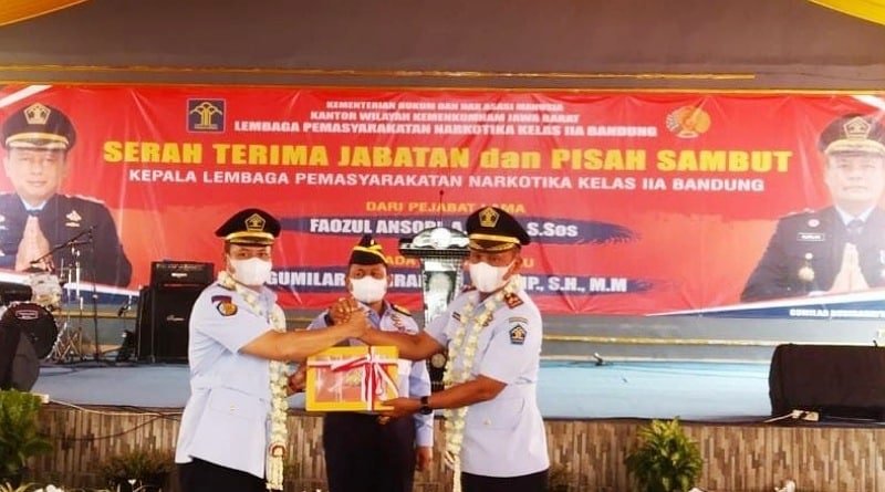 Kepala Lapas Narkotika Kelas IIA Jelekong Bandung Diserahterimakan
