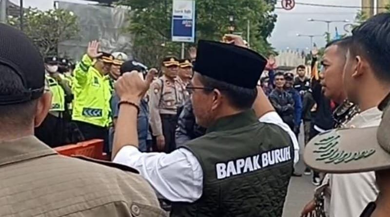 Dianggap Aspiratif, Para Demonstran Jadikan Bupati Bandung sebagai "Bapak Buruh"