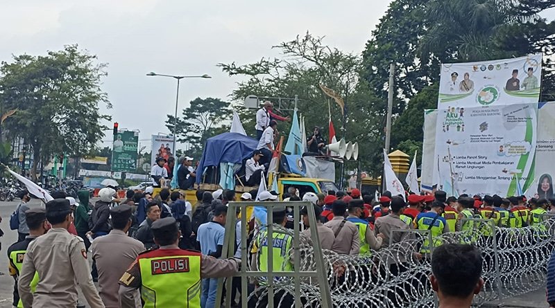 "Jangan Bicara Resesi, UMK Saja Dulu Sesuai Aturan!"