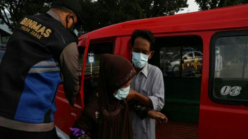 Naik Angkot, Warga Terdampak Gempa Cianjur Antusias akan Terima Bantuan Presiden