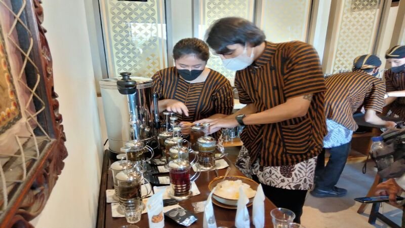 Gus Minging Modernisasi Jamu Tradisional Menjadi Bernuansa Kafe