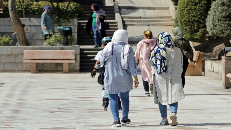 Iran Mulai Tinjau Undang-Undang Wajib Jilbab di Tengah Protes Kematian Mahsa Amini