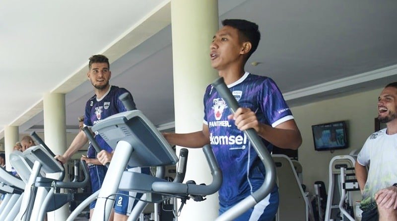 Setelah Menang dari Persis Solo, Para Pemain Persib Jalani Recovery Training