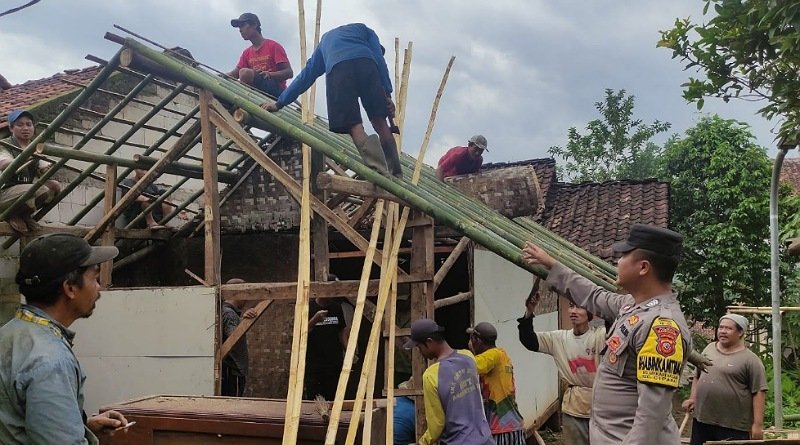 Rumahnya Diperbaiki, Ini Do'a Ma Kunah (82) untuk Kapolsek Ciparay