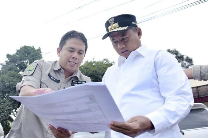 Wagub Jabar Perbaiki Jalan dengan Program "Jamu"