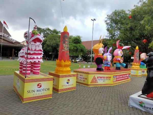 Ribuan Lampion Semarakkan Kota Solo di Perayaan Imlek Tahun "Kelinci Air"