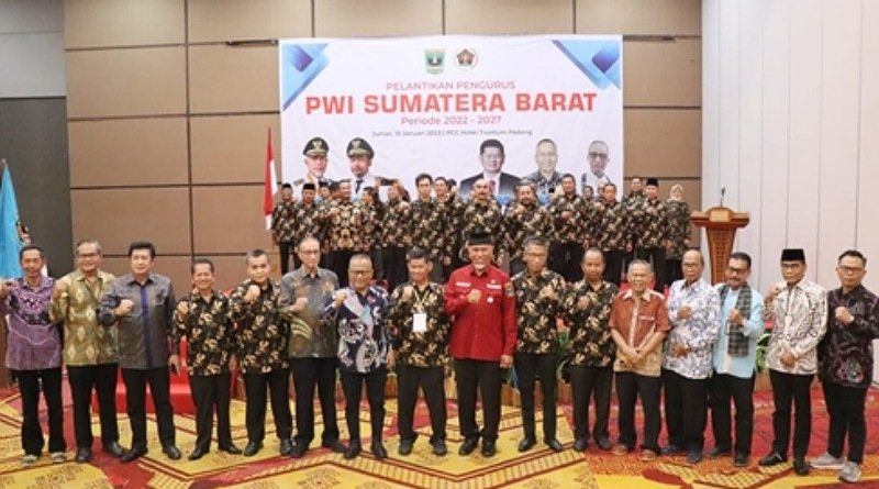Atal Depari Lantik Ketua PWI Sumatera Barat