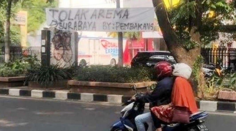 Muncul Spanduk Bonek Tolak Aremania Hadiri Sidang Tragedi Kanjuruhan
