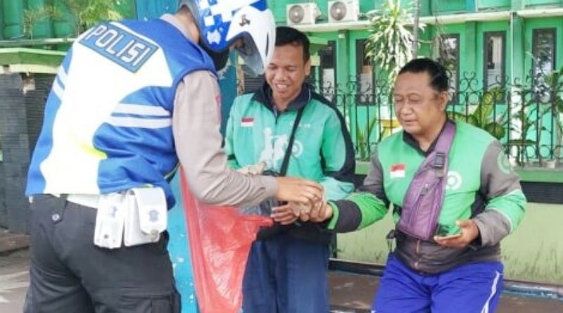 Satlantas Polresta Sidoarjo Jalankan Program Berbagi Itu Indah