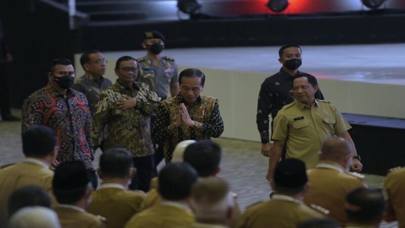 Kendalikan Inflasi, Presiden Minta Kepala Daerah Sering Masuk Pasar