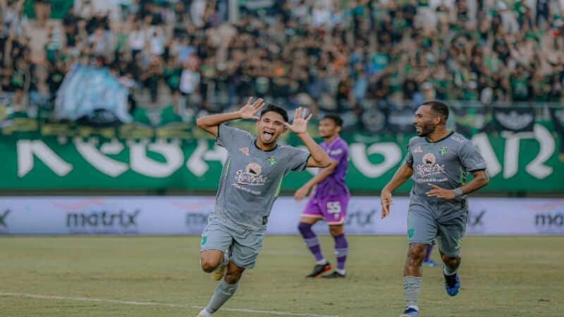 Kalahkan Persita 5-0, Aji Santoso Apresiasi Kerja Keras Pemain Persebaya
