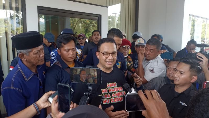 Warga Kabupaten Bandung Antusias Sambut Kehadiran Anies Baswedan di Si Jalak Harupat