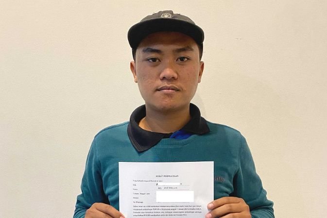 Nyalakan Flare, Oknum Suporter Dilarang Masuk Stadion