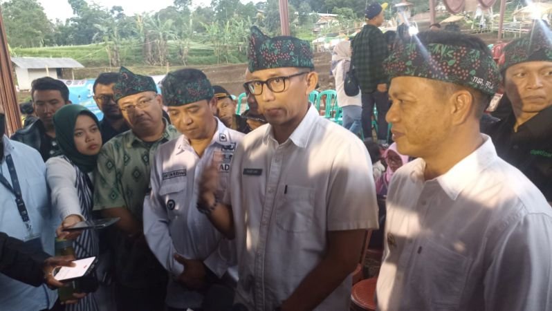 Kunker Menteri Pariwisata Ekonomi Kreatif ke Wisata Alam Citalugtug Desa Baros