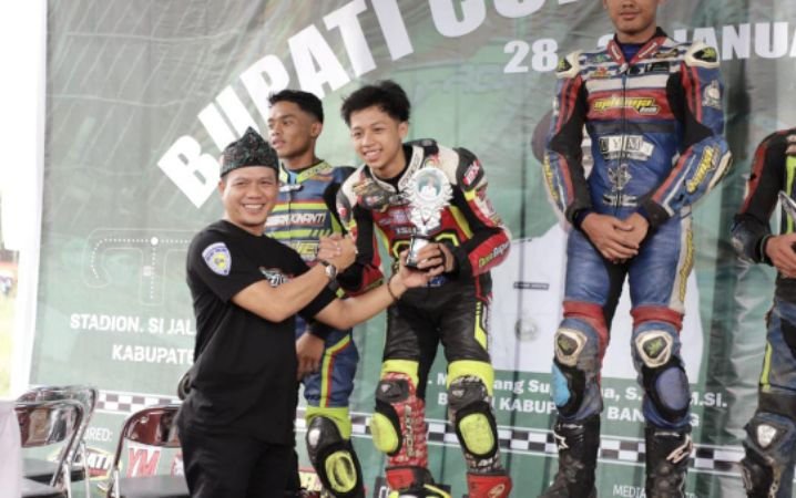 Penonton Antusias, Dadang Supriatna Janjikan akan Tata Sirkuit Balap Motor di Si Jalak Harupat