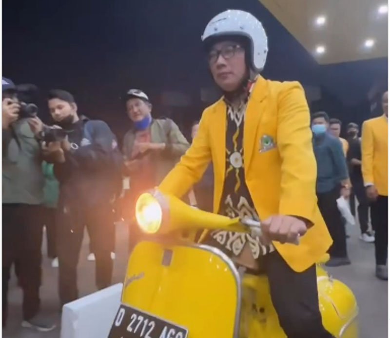 Awalnya Naik Vespa Kuning, Akhirnya Terungkap Alasan Ridwan Kamil, Mengapa Pilih Gabung dengan Partai Golkar?