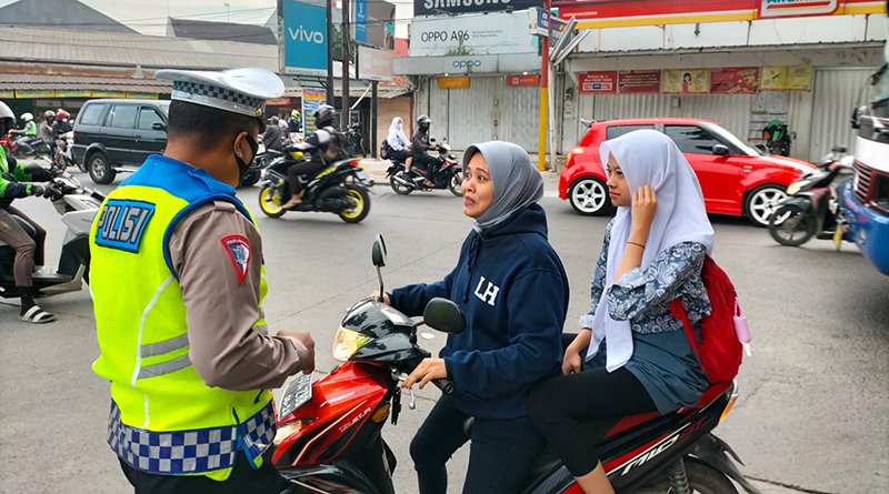 Cegah Laka Lantas, Unit Lantas Polsek Baleendah Imbau Tertib Berlalu Lintas Kepada Warga
