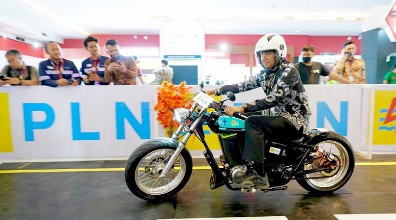 PLN Kenalkan Motor Konversi di IIMS 2023, Apa Sih Keunggulan Kendaraan Listrik? Yuk Simak!