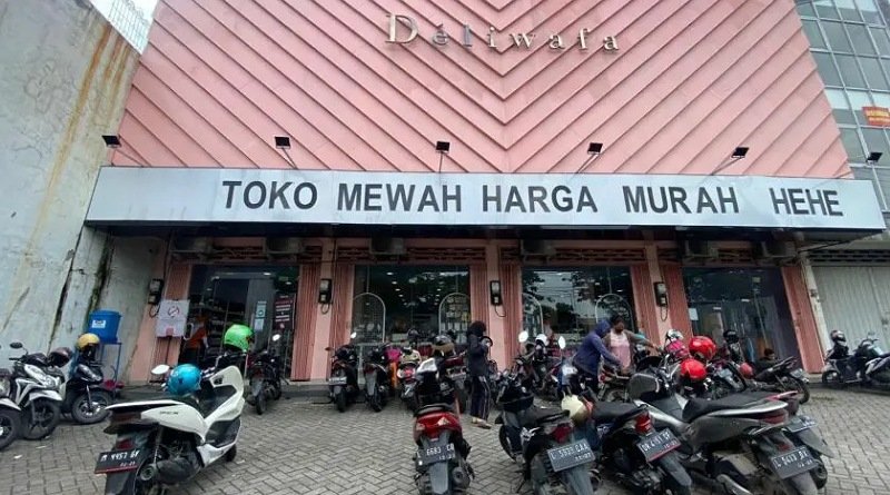 Enam Orang Diduga WNA Mencuri di Toko Crazy Rich Surabaya dengan Modus Tukar Uang