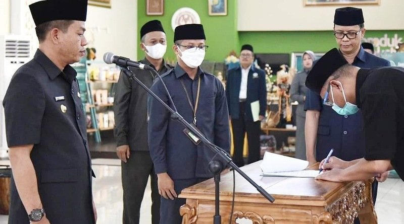 Bupati Bandung Lantik Direktur RSUD Bedas Cimaung dan Kertasari