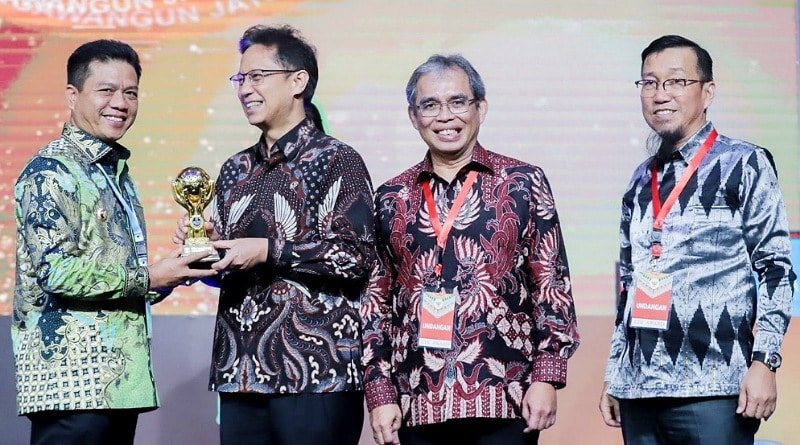 Raih Award UHC, Bupati DS : Hampir 100% Penduduk Kab. Bandung Terdaftar JKN-KIS