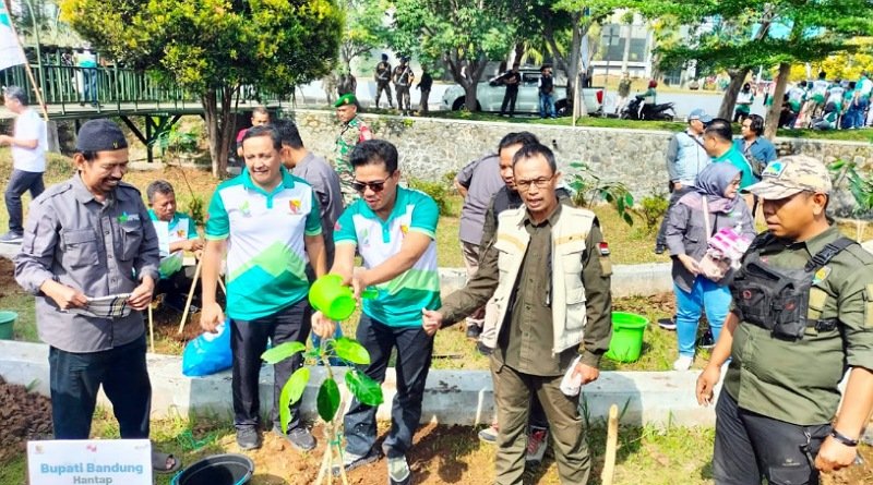 Pemkab Bandung Sosialisasikan Tanam "Pohon DS" Hantap dan Ganitri