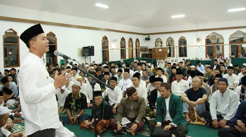 Kegiatan Ramadan, Bupati Dadang Supriatna Tarawih Keliling Pertama di Masjid Besar Soreang