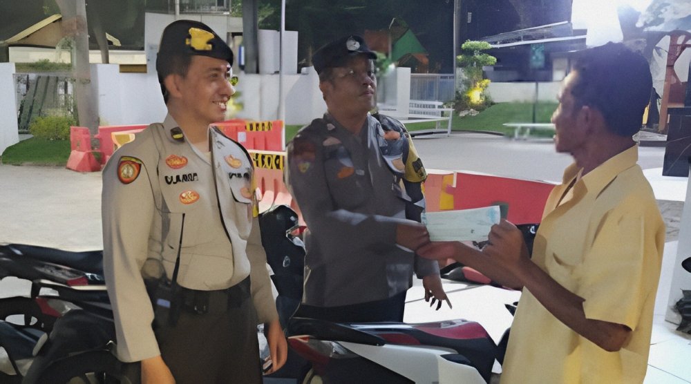 Polsek Gunung Anyar Layani Penitipan Kendaraan Masyarakat Selama Mudik Lebaran