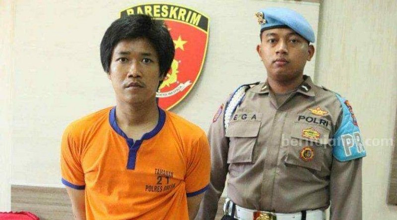 Seorang Ayah Browsing Dulu Sebelum Bunuh Anak Kandungnya dengan 24 Tusukkan
