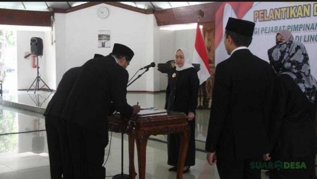 Bupati Anna Muawanah Melantik 25 Pejabat