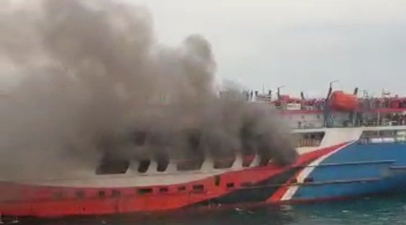 Api Membakar Kapal Feri di Selat Merak Banten