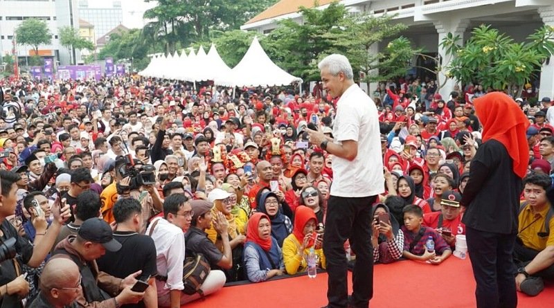Hadir di Surabaya, Ganjar Pranowo Disambut Ribuan Warga