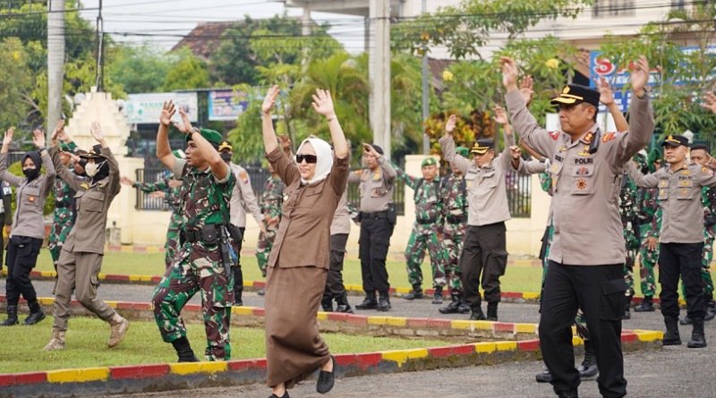 Bupati Anna Mu’awanah Pimpin Apel Sinergitas TNI-Polri di Bojonegoro