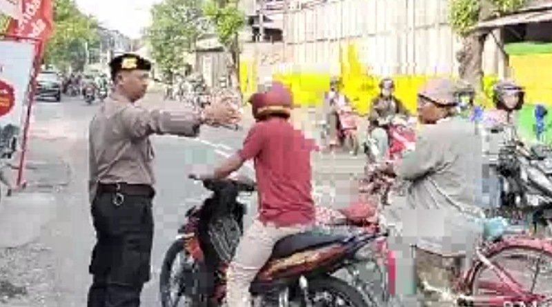 Quick Respon Anggota Satlantas Polsek Gununganyar Surabaya