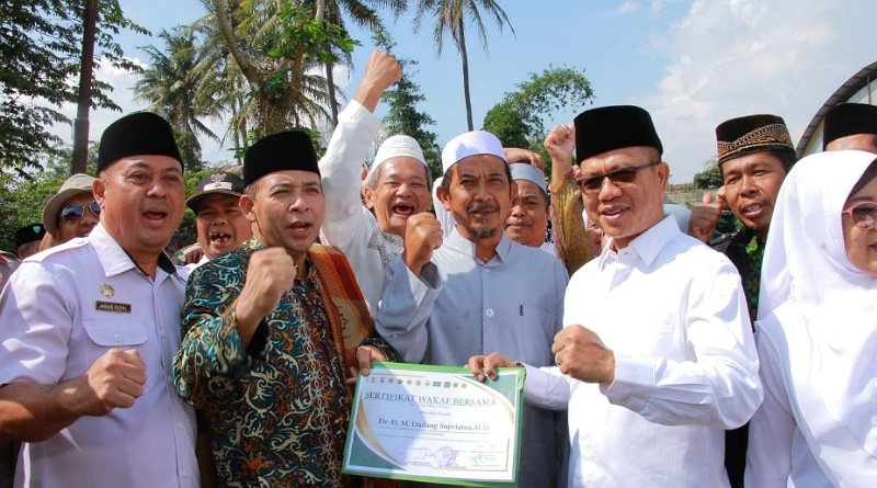 Rintis Pembangunan Mesjid Besar Cileunyi, Kang DS Mengawali Sedekah Rp. 100 Juta