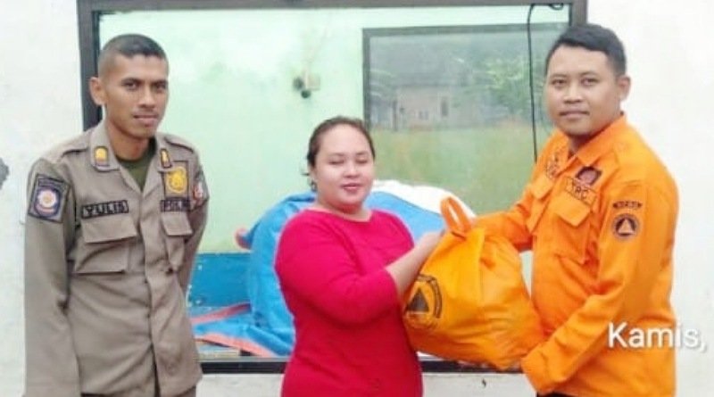 BPBD Bojonegoro Asesmen Dampak Angin Kencang di Sugihwaras, Beri Bantuan Sembako