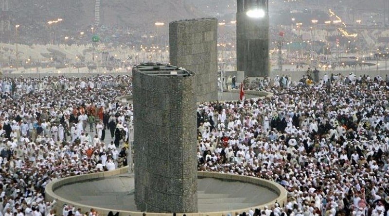 Perlawanan Abadi Manusia terhadap Iblis Disimbolkan dengan Melontar Jamrah