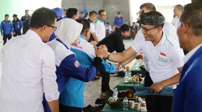 Peringati 'May Day' di Kabupaten Bandung, Kang DS Bagikan CSR, Doorprize dan Umrah