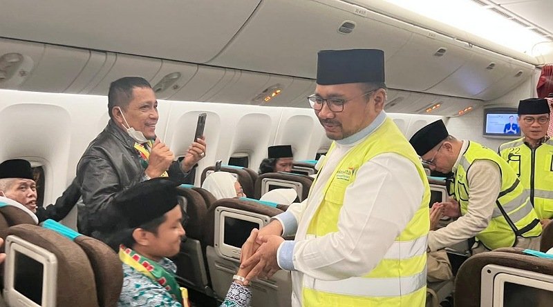 Lepas Keberangkatan Kloter Pertama Jemaah Haji, Menag: Jangan Sungkan Hubungi Petugas