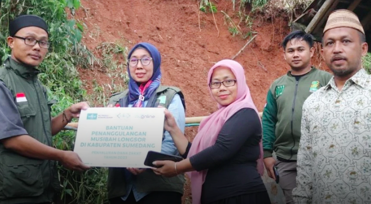 LAZISNU Salurkan Bantuan untuk Warga yang Terdampak Longsor di Sumedang
