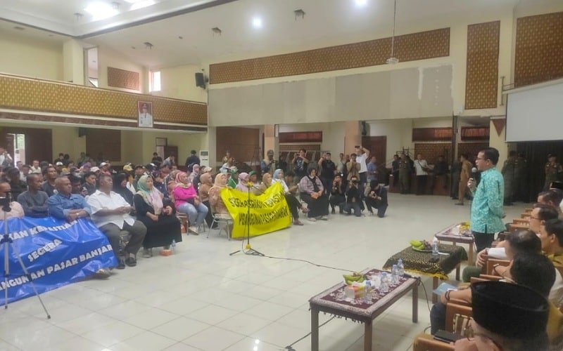 Ratusan Pedagang Pasar Banjaran Sampaikan Aspirasi ke Bupati Bandung, Tak Ada Teriakan Apalagi Hujatan