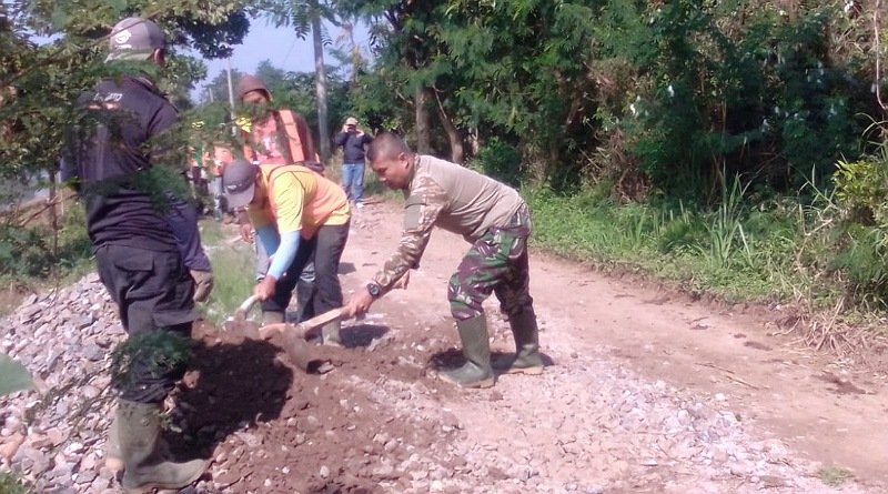 Warga Sambut Baik Pengecoran Jalan Inspeksk Sungai Citarum Sektor 6