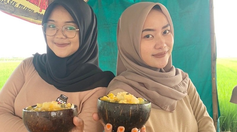 Viral! Penjualnya Manis, Es Dawet Idola Buat Kangen Pembeli