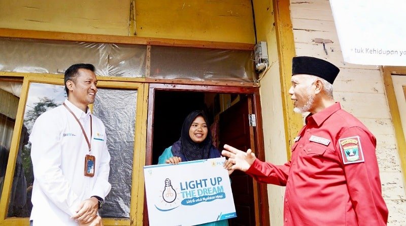 Program Sambung Listrik Gratis Light Up The Dream PLN Sentuh 11.819 Penerima Manfaat di Indonesia
